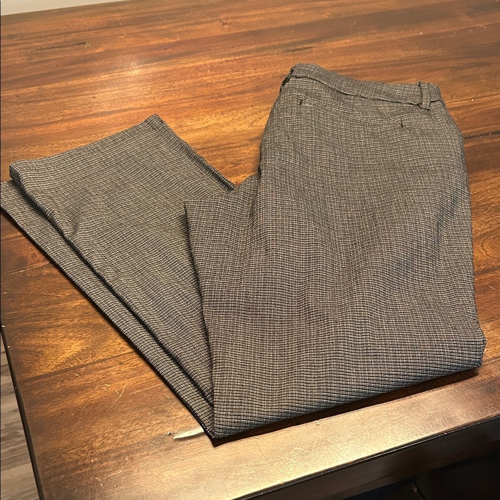 Lee Straight-Leg Dress Pants in Gray